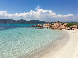 Zdjęcie Spiaggia dell'Isola Piana z powierzchnią niebieska czysta woda