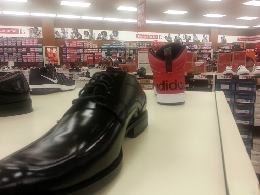 Shoe Store «Famous Footwear», reviews and photos, 1515 US-22 #42, Watchung, NJ 07069, USA