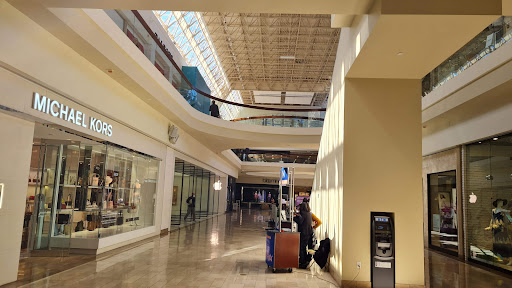 Shopping Mall «The Shops at Chestnut Hill», reviews and photos, 199 Boylston St, Chestnut Hill, MA 02467, USA