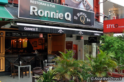 Ronnie Q Pub & Restaurant