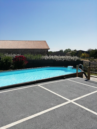 Gîtes de la Saminiere: location gîte au calme avec piscine chauffée proche plage (Vendée La Tranche sur Mer) à Avrillé