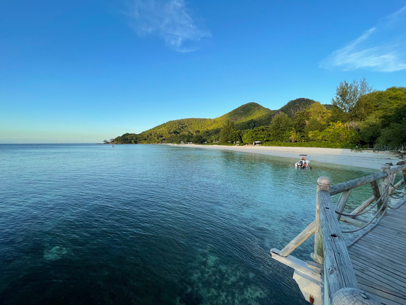 Anse Mare Jupe Beach'in fotoğrafı çok temiz temizlik seviyesi ile