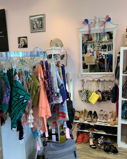 Consignment Shop «Twinkle Resale Boutique», reviews and photos, 100 Ridge Rd, Chadds Ford, PA 19317, USA