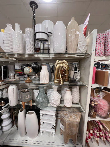 Home Goods Store «Tuesday Morning», reviews and photos, 911 Lithia Pinecrest Rd, Brandon, FL 33511, USA