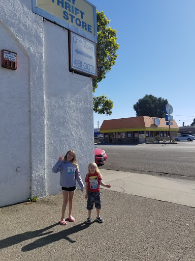Thrift Store «California Cool Thrift Store», reviews and photos, 737 W Grand Ave, Grover Beach, CA 93433, USA