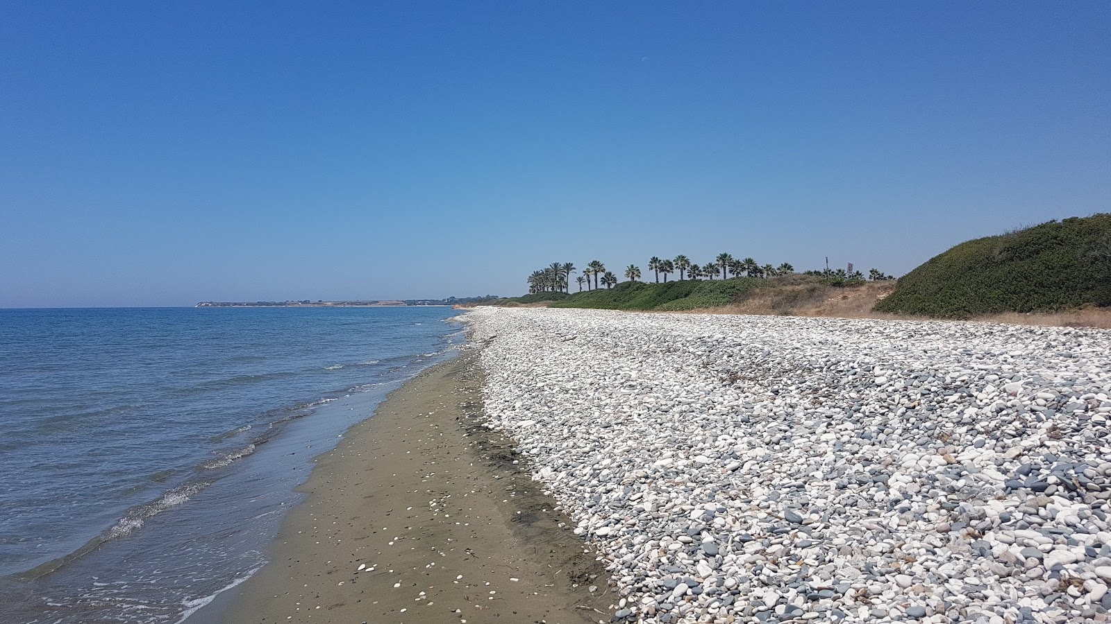 Fotografija Mazotos beach z svetel pesek površino