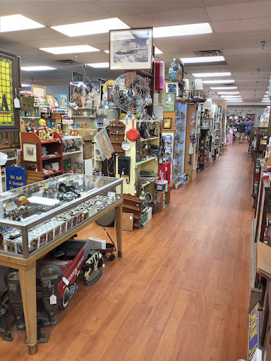 Shopping Mall «Marketplace Mall», reviews and photos, 2101 Peters Creek Pkwy, Winston-Salem, NC 27127, USA