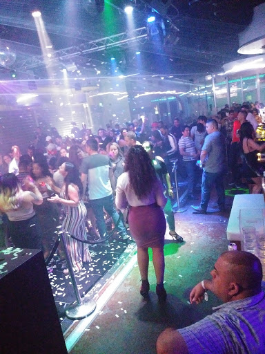 Asian Fusion Restaurant «Trio Club», reviews and photos, 909 E Burnside St, Portland, OR 97214, USA