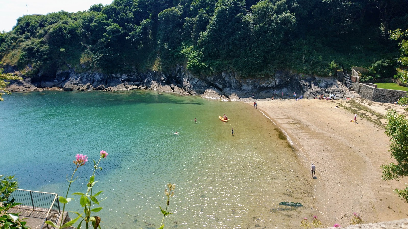 Foto de Readymoney Cove con arena beige superficie
