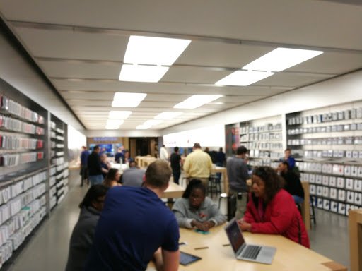 Computer Store «Apple Woodland Hills», reviews and photos, 7021 S Memorial Dr, Tulsa, OK 74133, USA
