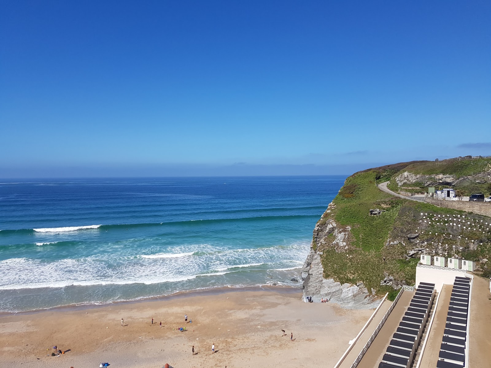 Foto di Spiaggia di Tolcarne e l'insediamento