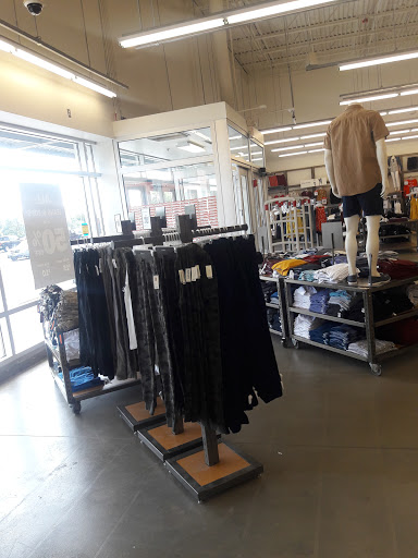 Clothing Store «Old Navy», reviews and photos, 141 Tuckahoe Rd, Sewell, NJ 08080, USA