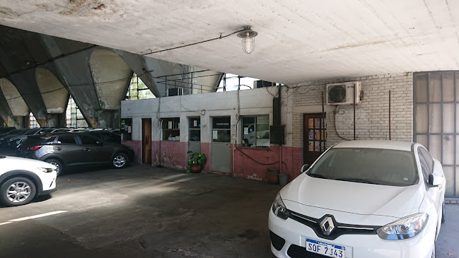 Garage Central del Ministerio de Salud Pública - Aparcamiento