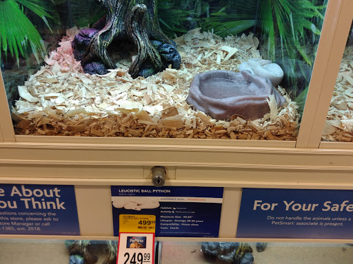 Pet Supply Store «PetSmart», reviews and photos, 215 N Burkhardt Rd, Evansville, IN 47715, USA