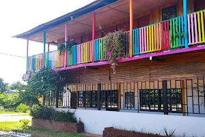 Hotel las macarenias.com image