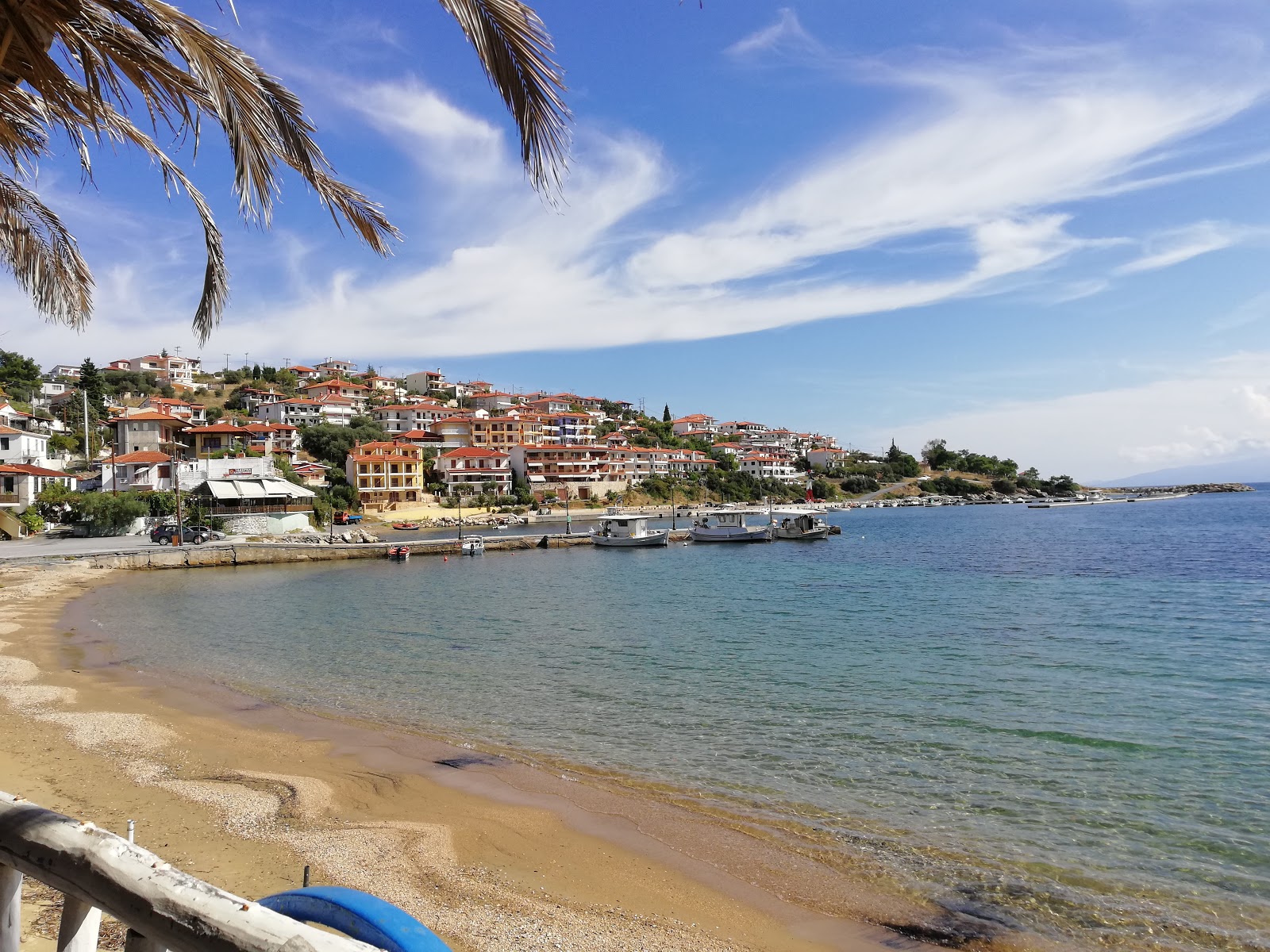 Paralia Kampos II'in fotoğrafı küçük koy ile birlikte