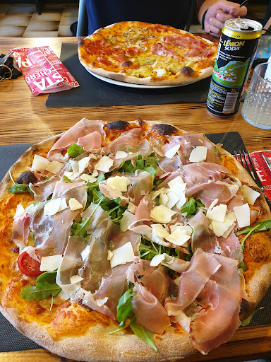 Black & White. Food & Drink in Cassacco, Provincia di Udine