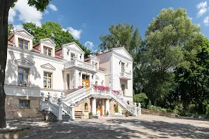 Pałac Tarnowskich Hotel & Restauracja & SPA image
