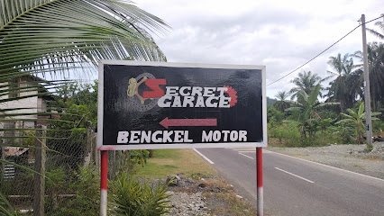 SECRET GARAGE
