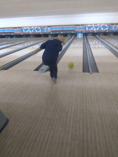 Bowling Alley «Pacific Lanes Bowling Center», reviews and photos, 7015 S D St, Tacoma, WA 98408, USA