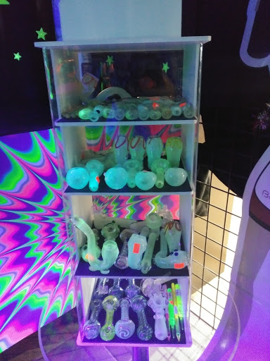 Tobacco Shop «Head Hunters Smoke Shop», reviews and photos, 2146 19th St, Lubbock, TX 79401, USA