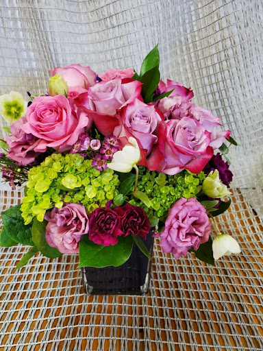 Florist «Bundle Of Roses», reviews and photos, 763 Elden St, Herndon, VA 20170, USA