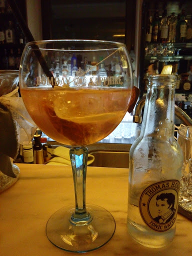 Ampulle - The Dry Gin and Beef Club