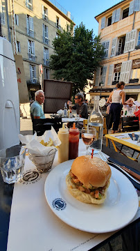 Plats et boissons du Restaurant de hamburgers Burger Bar - La Maison du HanDBurger à Aix-en-Provence - n°5