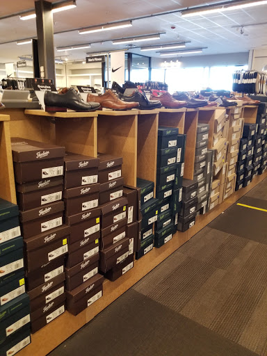 Shoe Store «DSW Designer Shoe Warehouse», reviews and photos, 7291 Mentor Ave, Mentor, OH 44060, USA