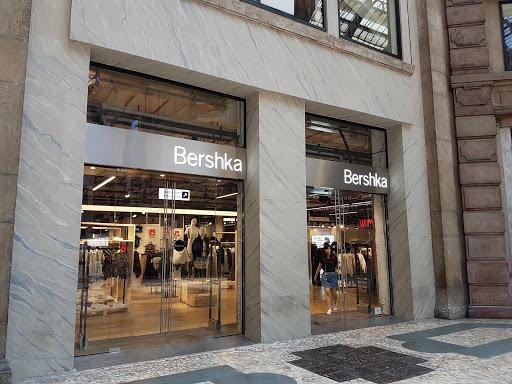 Stores to buy leggings Milan