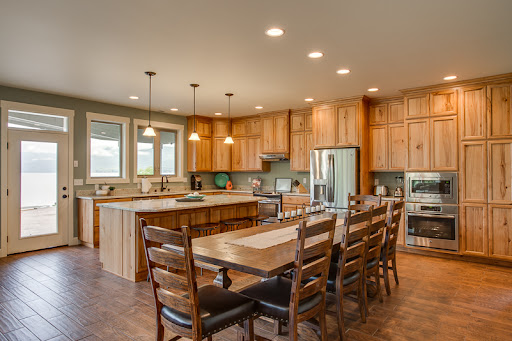 Vacation Home Rental Agency «Windermere Vacation Rentals Lake Chelan», reviews and photos, 115 E Woodin Ave, Chelan, WA 98816, USA