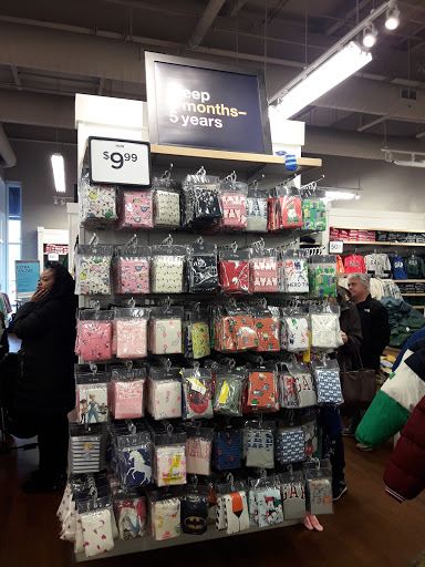 Clothing Store «Gap Outlet», reviews and photos, 640 Bergen Town Center, Paramus, NJ 07652, USA