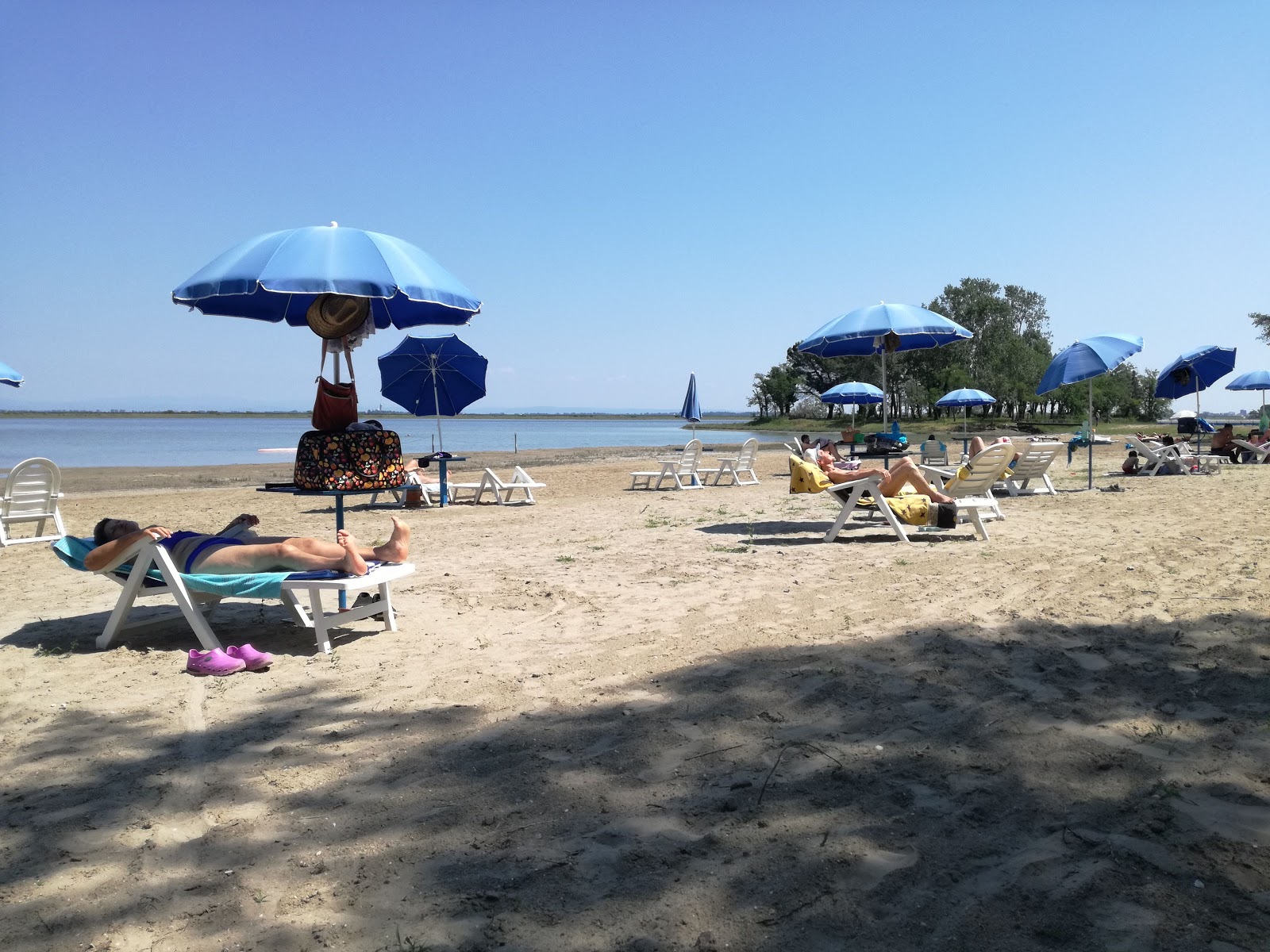 Valokuva Spiaggia di Isola Volperaista. pinnalla sininen vesi:n kanssa