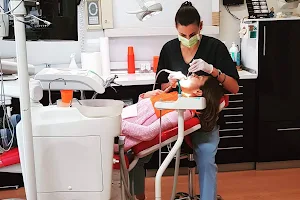 Ελεάννα Πελτσεμή - Χειρουργός οδοντίατρος image