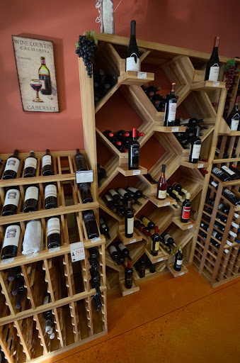 Liquor Store «Esplanade Wine & Spirits», reviews and photos, 2948 W Euclid Ave, Arlington Heights, IL 60005, USA