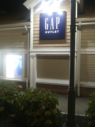 Clothing Store «Gap Outlet», reviews and photos, 470 Evergreen Ct, Central Valley, NY 10917, USA