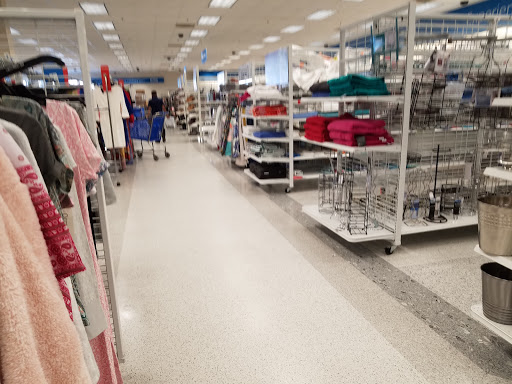 Clothing Store «Ross Dress for Less», reviews and photos, 1023 Edwards Ferry Rd NE, Leesburg, VA 20176, USA