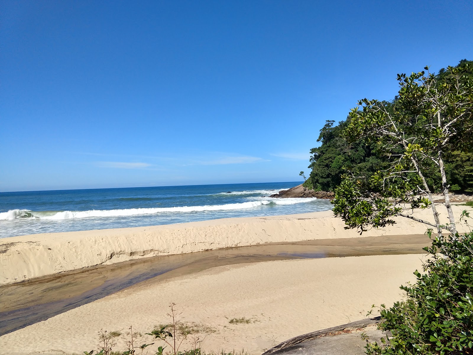 Foto av Praia da Meia Lua beläget i naturområde