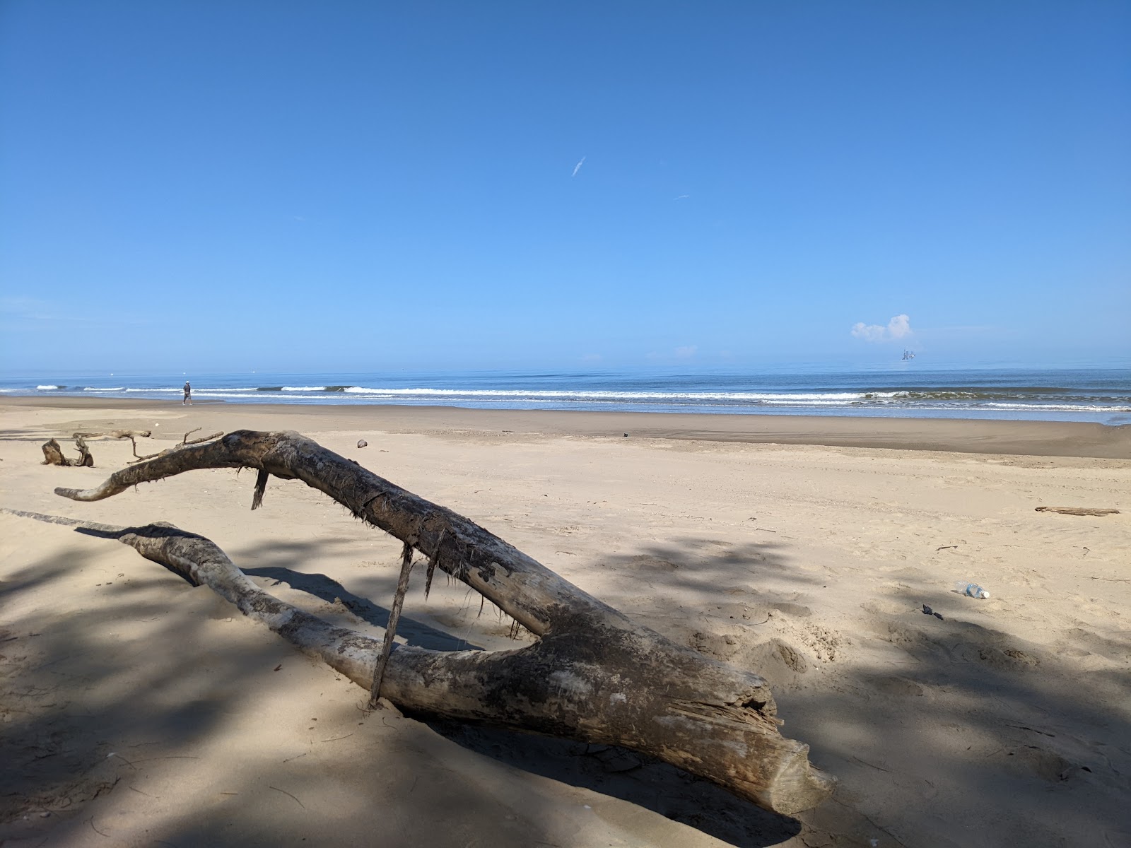 Foto von Seri Kenangan Beach mit beiger sand Oberfläche