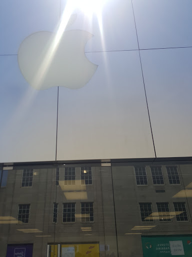 Computer Store «Apple Suburban Square», reviews and photos, 61 Saint James Pl, Ardmore, PA 19003, USA