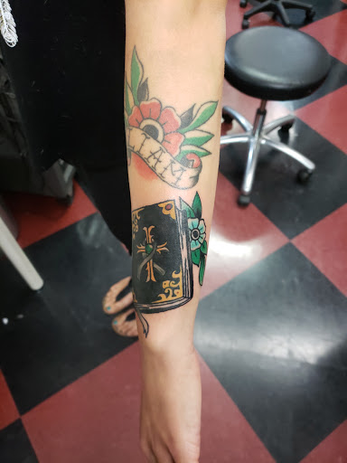 Tattoo Shop «Apogee Tattoo Parlour», reviews and photos, 935 E St, San Diego, CA 92101, USA