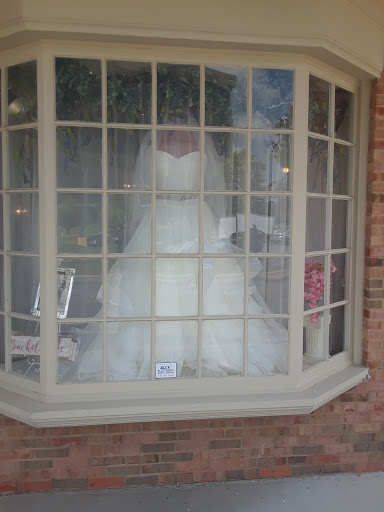 Bridal Shop «The Bridal Suite of Louisville», reviews and photos, 9948 Linn Station Rd, Louisville, KY 40223, USA