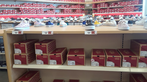 Shoe Store «Famous Footwear», reviews and photos, 2800 Campus Pkwy, Riverside, CA 92507, USA