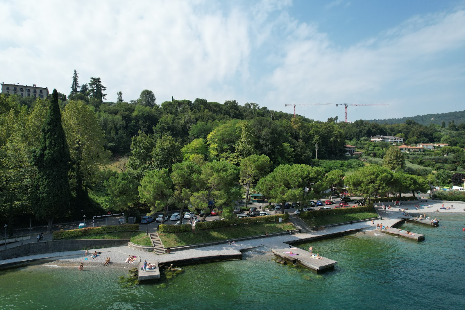 Spiaggia Salò'in fotoğrafı düz bir kıyı şeridi ile birlikte
