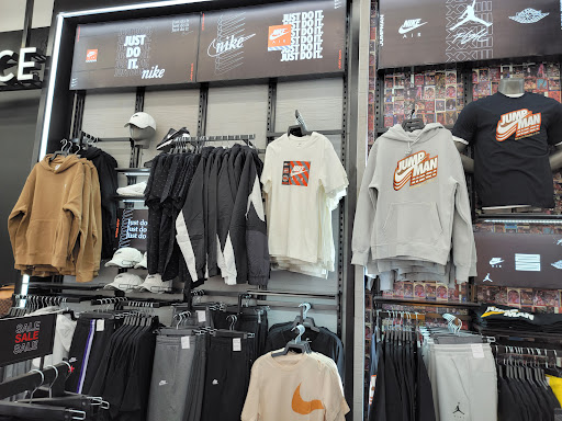 Shoe Store «Shoe Palace», reviews and photos, 1 Sun Valley Mall E119, Concord, CA 94520, USA