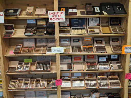 Tobacco Shop «Tundra Smoke Shop», reviews and photos, 2719 S Oneida St, Green Bay, WI 54304, USA