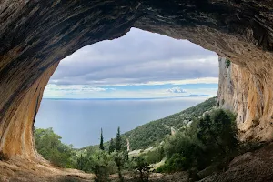 Wide cave image