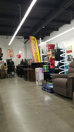 Surplus Store «Big Box Outlet Store - Marysville», reviews and photos, 1338 State Ave, Marysville, WA 98270, USA