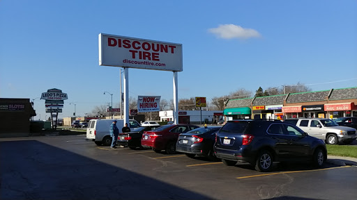 Tire Shop «Discount Tire», reviews and photos, 5505 South La Grange Road, Countryside, IL 60525, USA