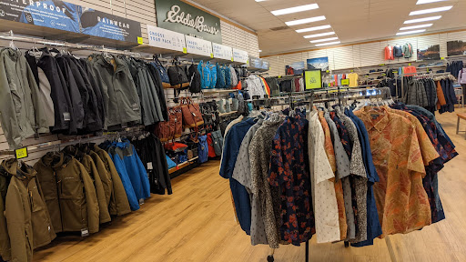 Clothing Store «Eddie Bauer Outlet», reviews and photos, 230 Outlet Village Blvd, Lebanon, TN 37090, USA